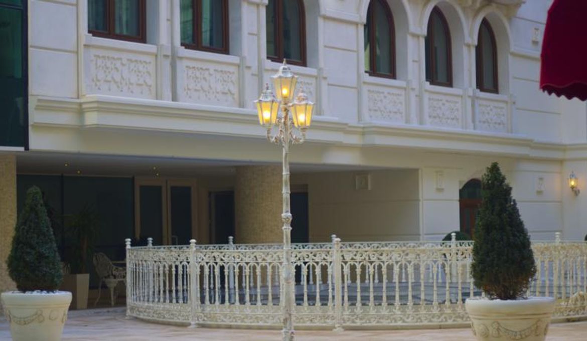 ROOM PALACE