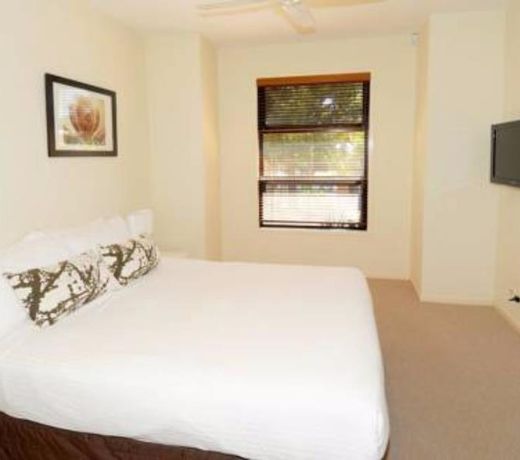 Spacious 5 Bedroom Canal Front Holiday Home