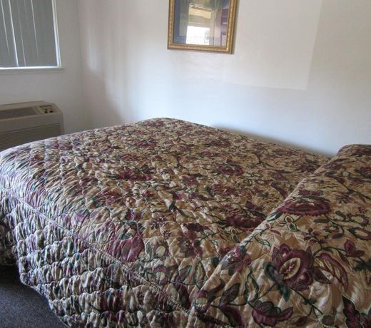 Elmwood Motel