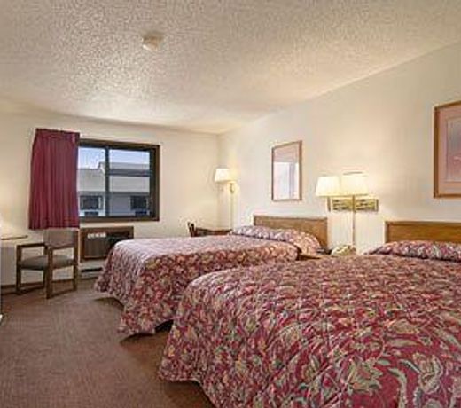 Super 8 by Wyndham Hartford WI