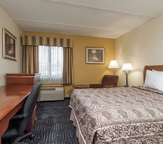 Days Inn by Wyndham Mounds View Twin Cities North