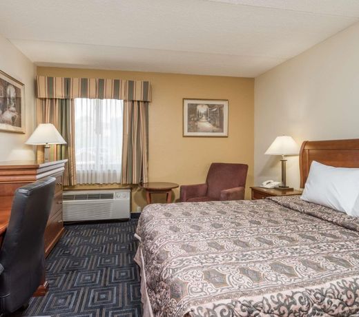 Days Inn by Wyndham Mounds View Twin Cities North