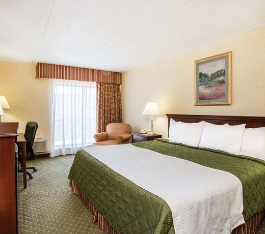 Days Inn & Suites by Wyndham Sutton Flatwoods