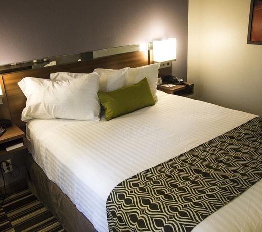 Microtel By Wyndham Victor