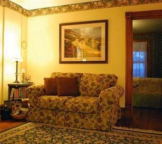 Applesauce Inn B&B