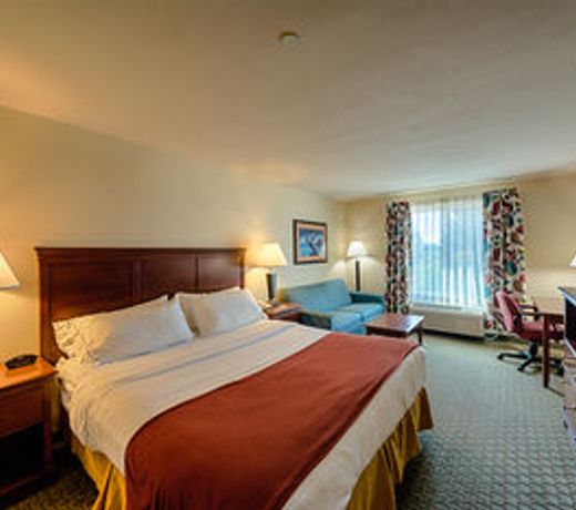 Triple Play Resort Hotel & Suites