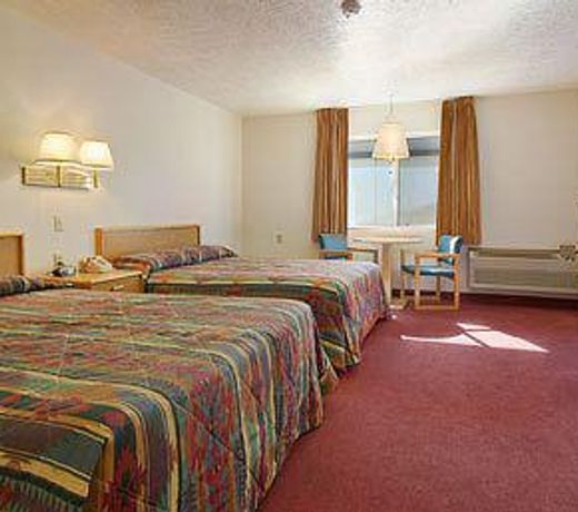 Super 8 by Wyndham Moriarty