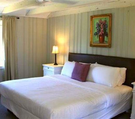 THE ORCHARD HILL INN