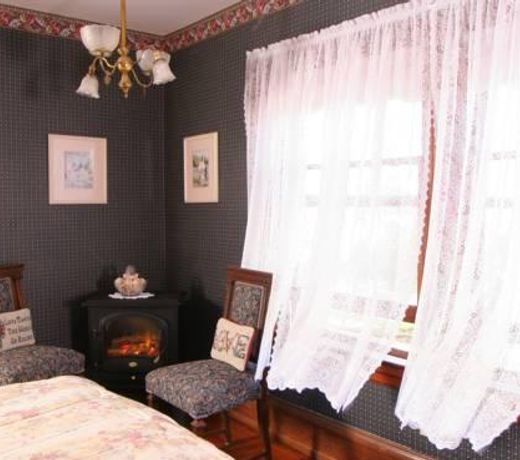 CANDLELIGHT INN