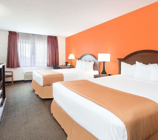 Howard Johnson by Wyndham Oacoma Hotel & Suites