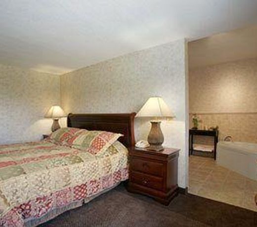 Howard Johnson by Wyndham Oacoma Hotel & Suites
