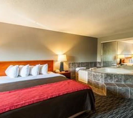 Quality Inn Beacon Marina