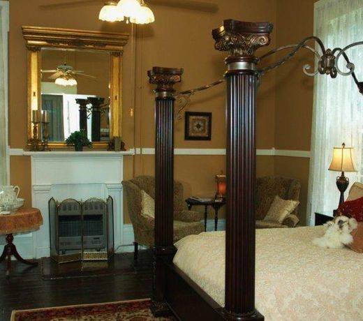Historic Maple Hill Manor Bed & Breakfast