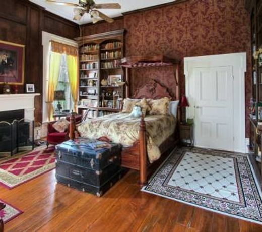 Historic Maple Hill Manor Bed & Breakfast