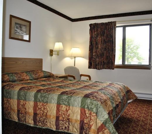 Waconia Inn and Suites