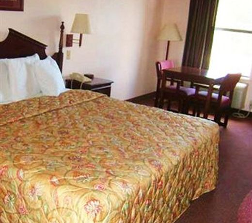 Clairmont Inn & Suites - Warren