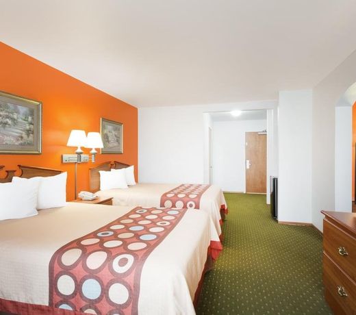 Super 8 by Wyndham Cloverdale