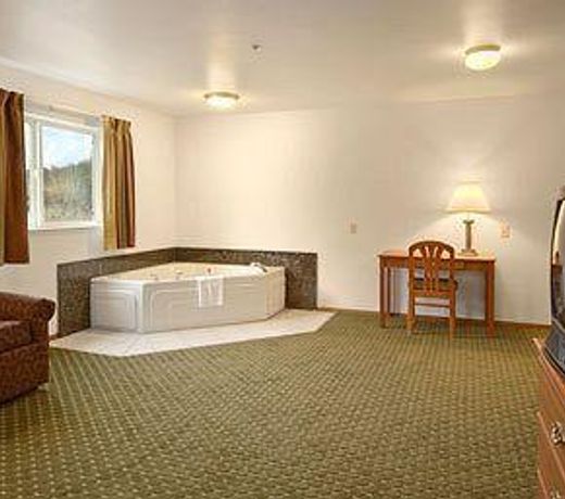 Super 8 by Wyndham Cloverdale