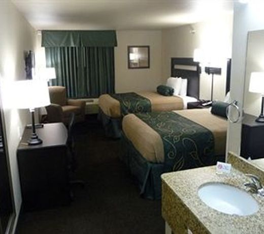 Travelodge by Wyndham Livonia