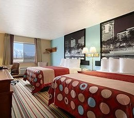 Super 8 by Wyndham Park City/North Wichita Area