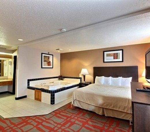 Quality Inn & Suites West Bend
