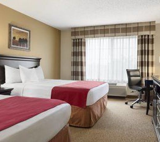 Country Inn & Suites by Radisson, West Bend, WI