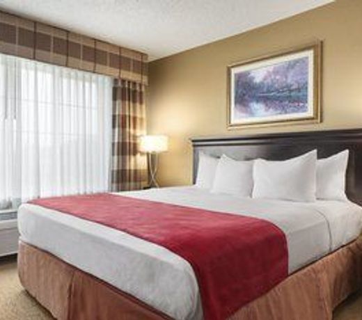 Country Inn & Suites by Radisson, West Bend, WI