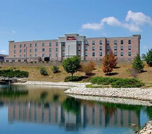 Hampton Inn & Suites West Bend