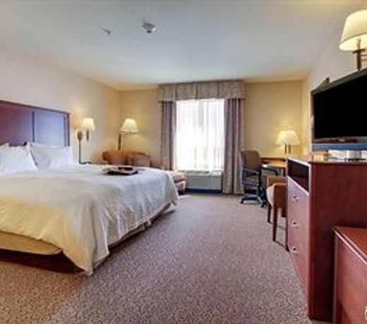 Hampton Inn & Suites West Bend