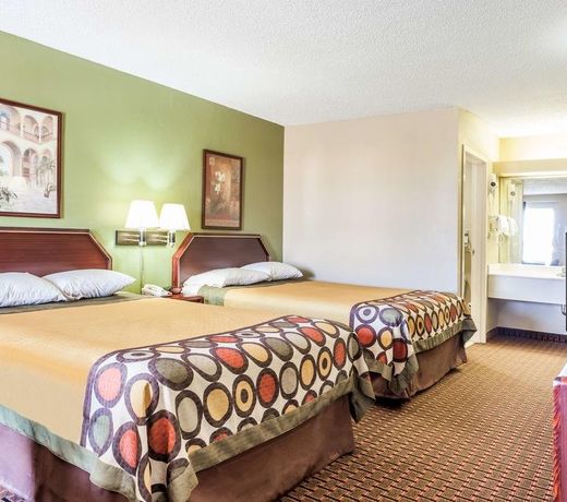 Super 8 by Wyndham Madison/Ridgeland Area