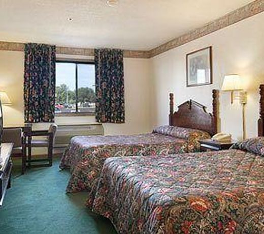 Super 8 by Wyndham McLean/Bloomington SW