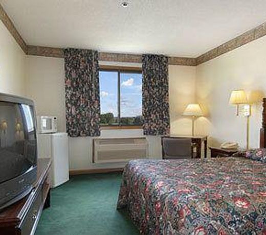 Super 8 by Wyndham McLean/Bloomington SW