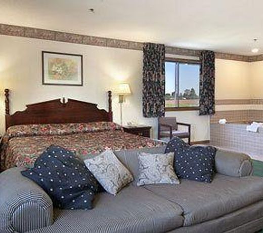 Super 8 by Wyndham McLean/Bloomington SW