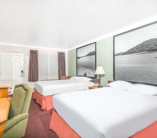 Super 8 by Wyndham Upper Lake
