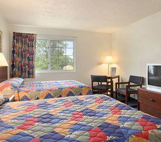 Super 8 by Wyndham Emmetsburg