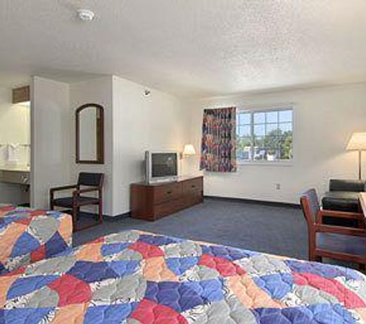 Super 8 by Wyndham Emmetsburg