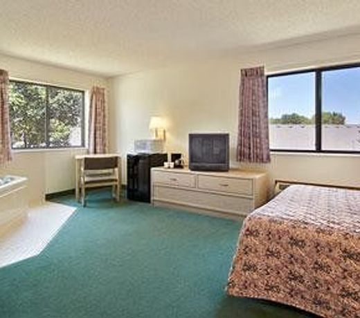 Super 8 by Wyndham Estherville