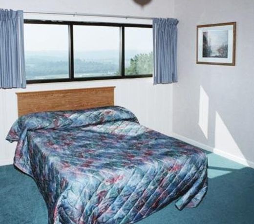 Riverfront Lodge