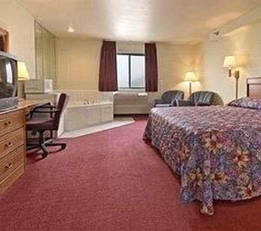 Super 8 By Wyndham Mound City