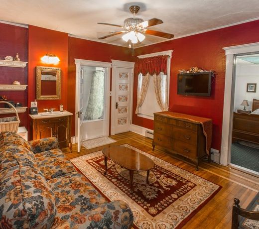 Avon Manor Inn B&B & Cottage