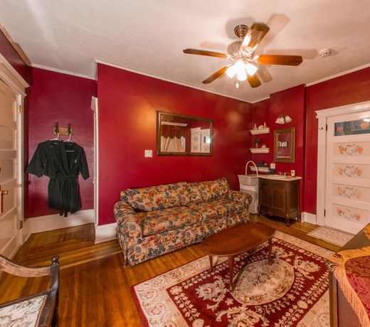 Avon Manor Inn B&B & Cottage