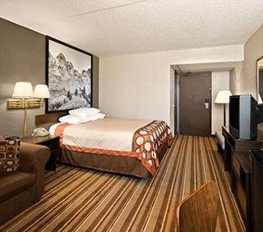 Super 8 by Wyndham Redfield