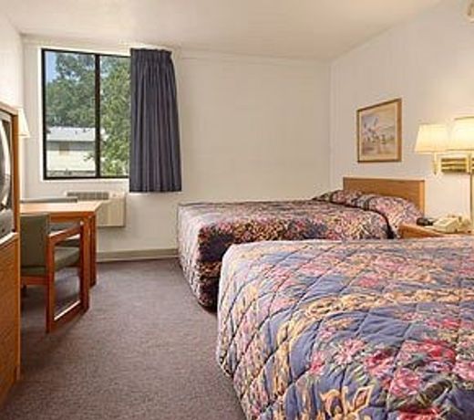 Super 8 by Wyndham Redfield