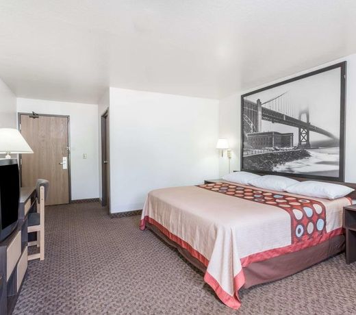 Super 8 by Wyndham Prince Frederick