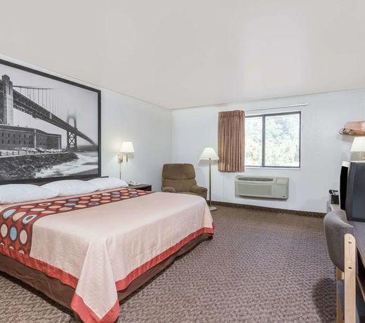 Super 8 by Wyndham Prince Frederick