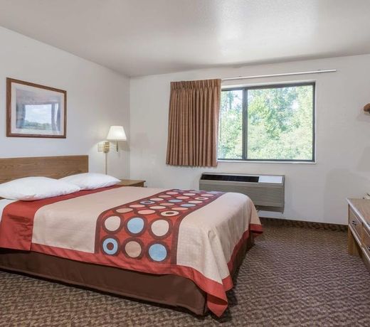 Super 8 by Wyndham Prince Frederick