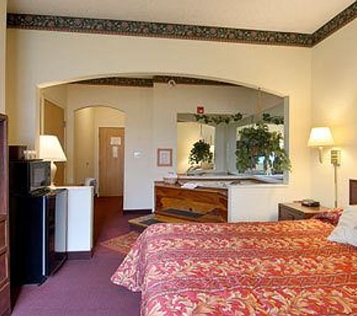 Super 8 by Wyndham Duson Lafayette West Area