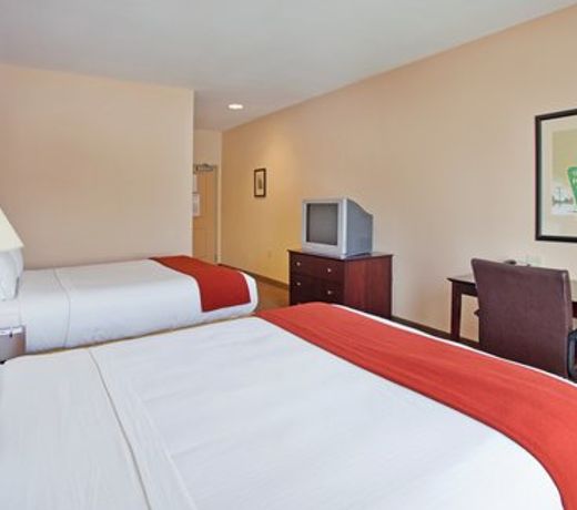 Holiday Inn Express & Suites East Wichita I-35 Andover, an IHG Hotel