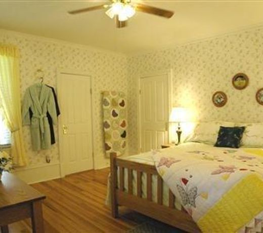 Plain & Fancy Bed & Breakfast