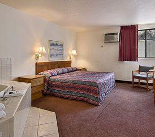 Super 8 by Wyndham Pocatello